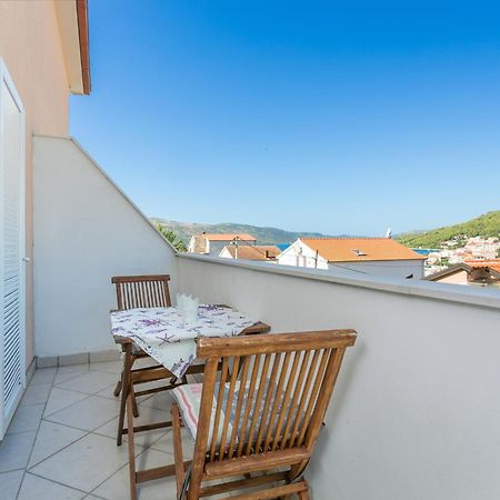 Family Friendly Apartments With A Swimming Pool Seget Vranjica, Trogir - 14409 Seget Donji Bagian luar foto