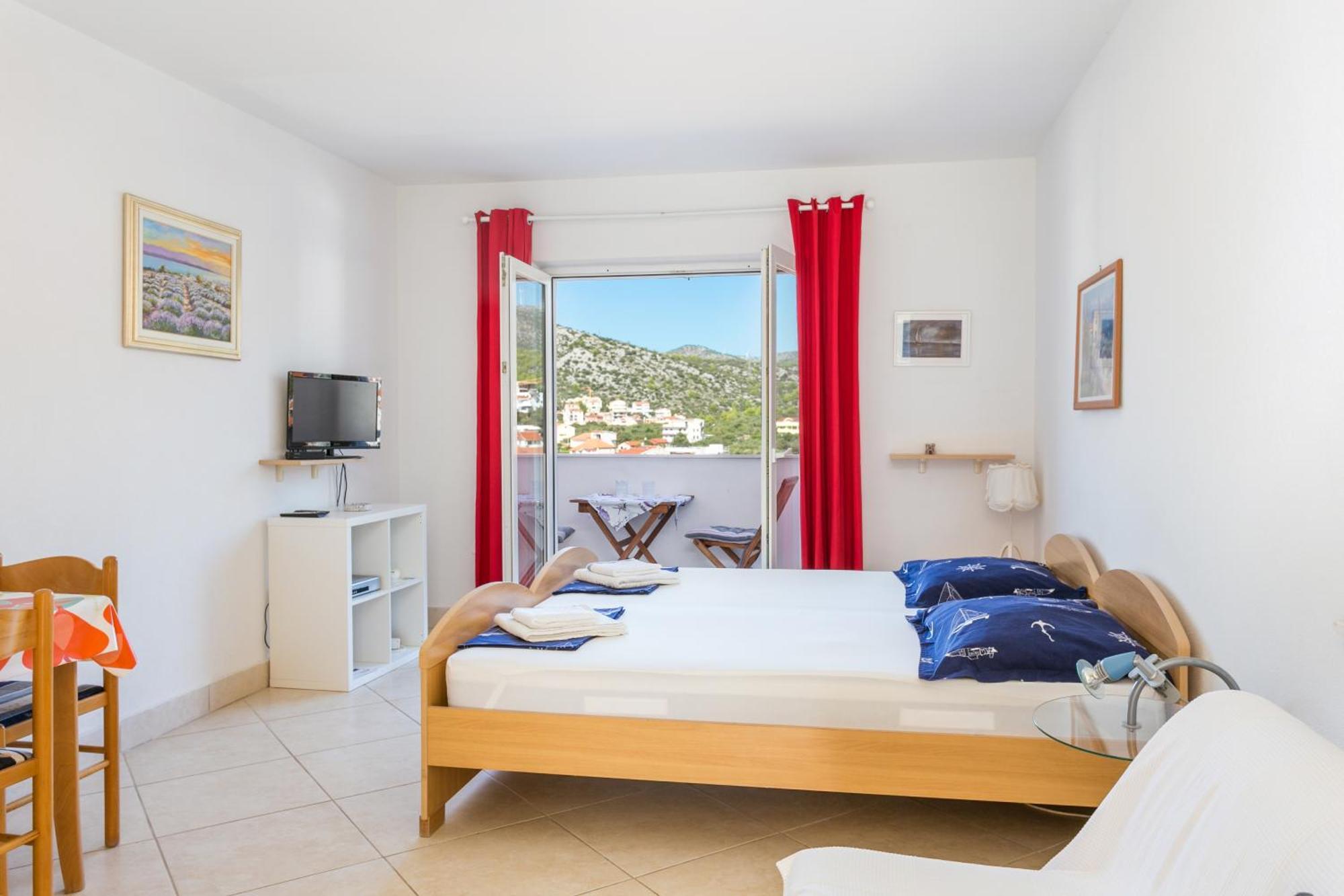 Family Friendly Apartments With A Swimming Pool Seget Vranjica, Trogir - 14409 Seget Donji Ruang foto